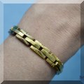 J03. Gold links bracelet. 